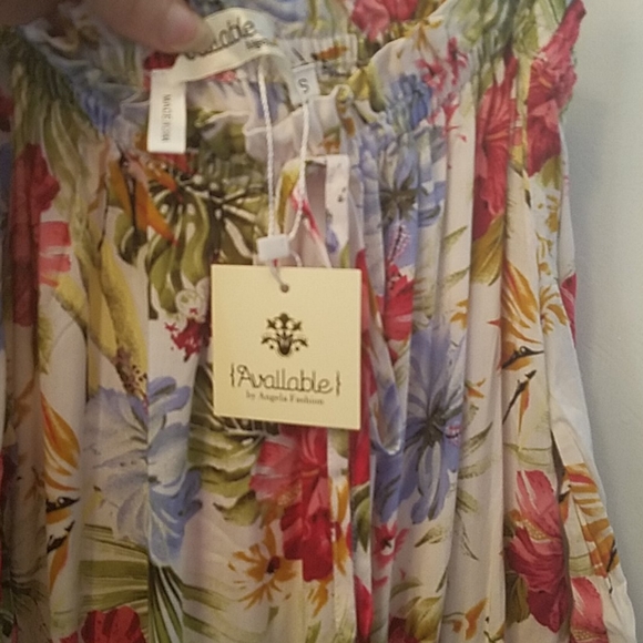 Floral Design Romper - Picture 3 of 6